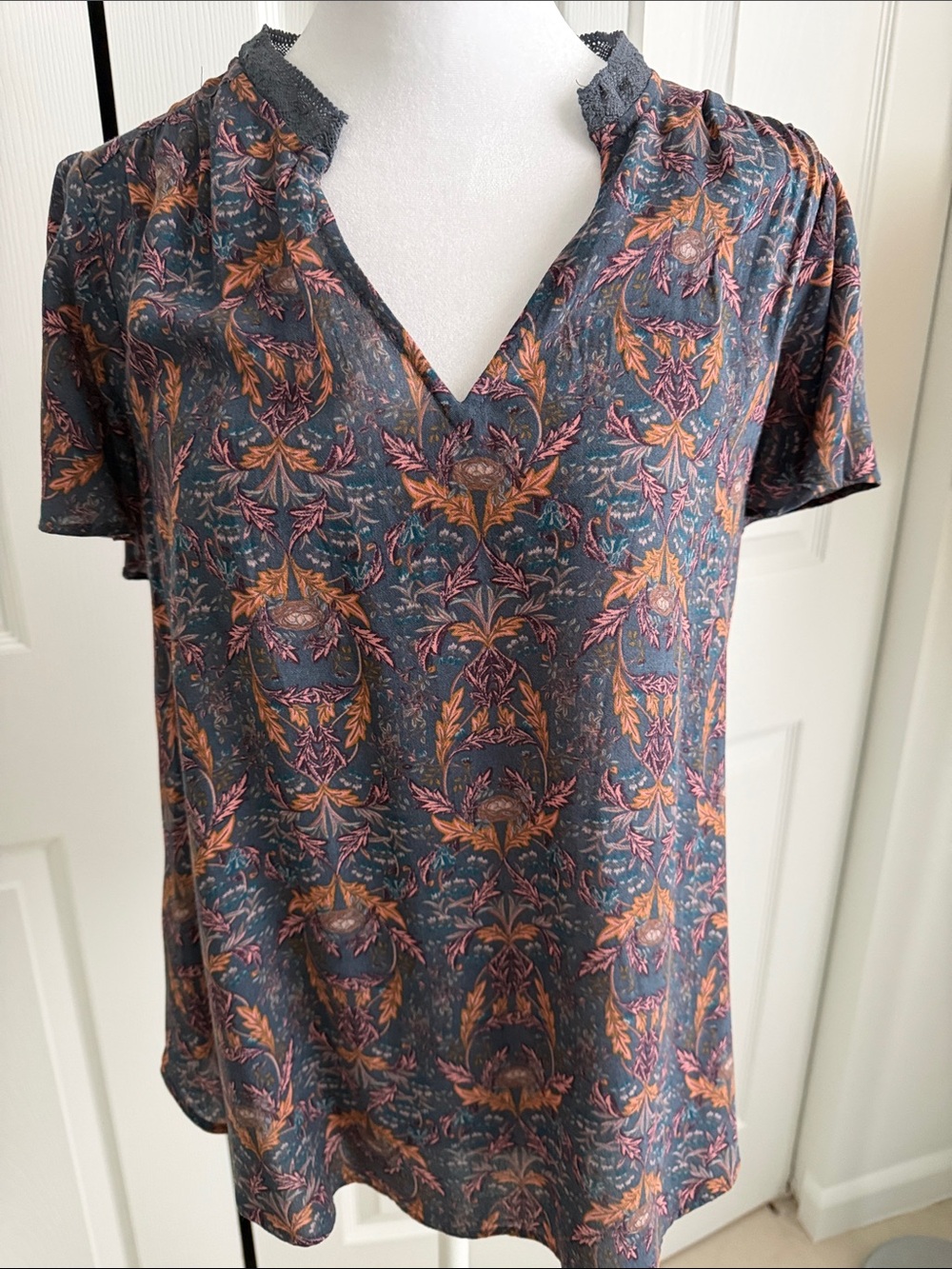 Hinge Paisley Print Blouse